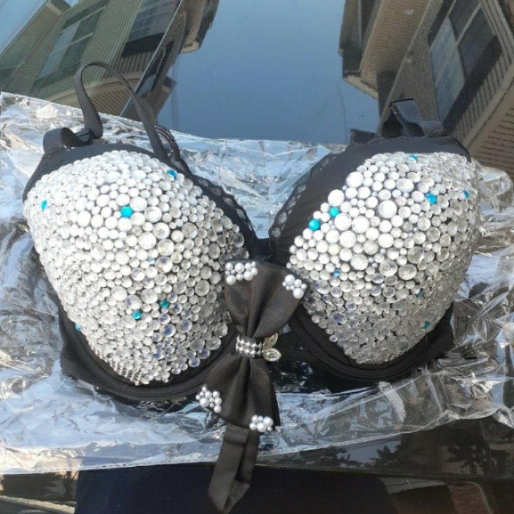 Bedazzled Blingy Bra and Bow Tie 40H Custom Made 🙌🏽